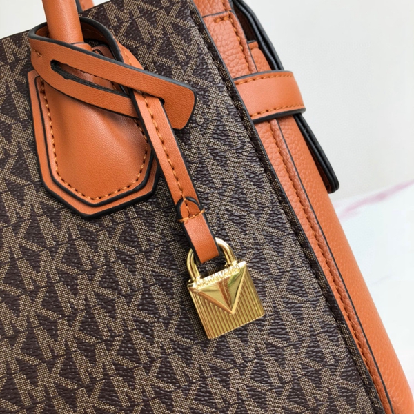 マイケルコースバッグ素材ディテール